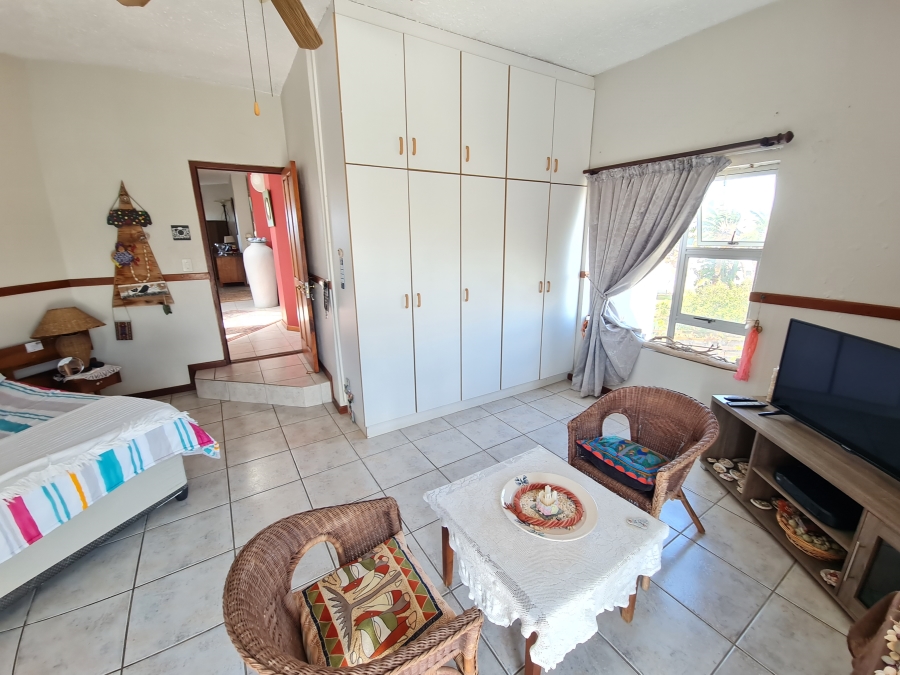 5 Bedroom Property for Sale in Wavecrest Eastern Cape